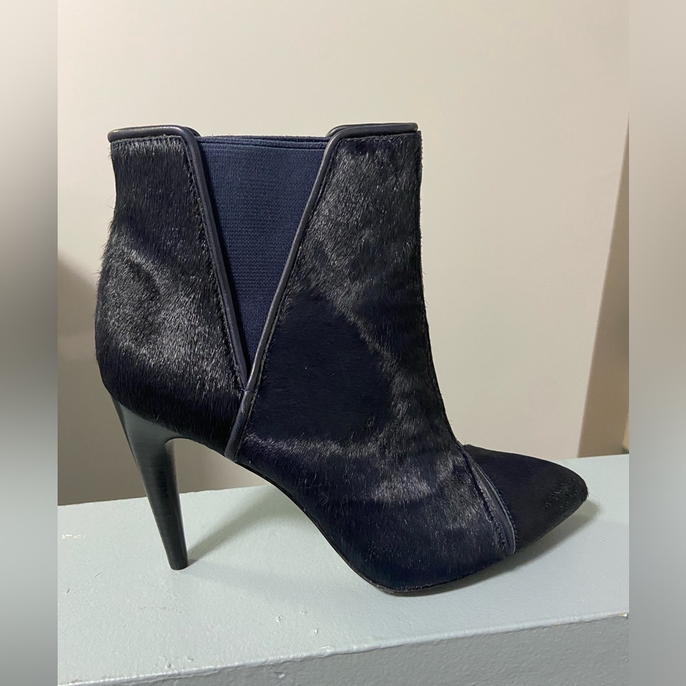 Rachel Zoe navy fur booties! NWOT
